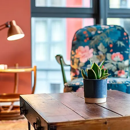Vibrant And Modern With Canal Views London