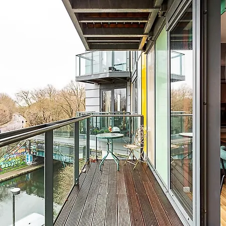 Apartman Vibrant And Modern With Canal Views