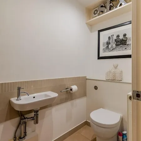Beautiful Three Bedroom House In West Holiday home
