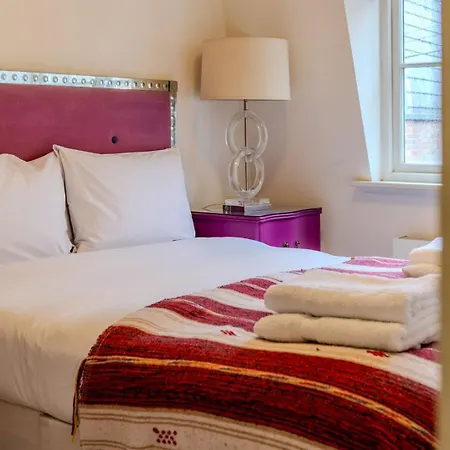 Holiday home Beautiful Three Bedroom House In West London