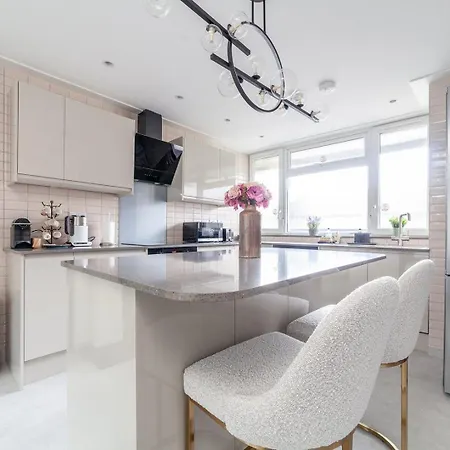 Excellent 3-bed Flat In Elephant & Castle Apartment