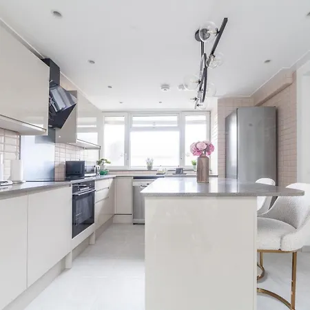 Excellent 3-bed Flat In Elephant & Castle Apartment *