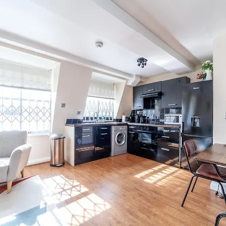 Apartment Stylish And Sleek Kensington London