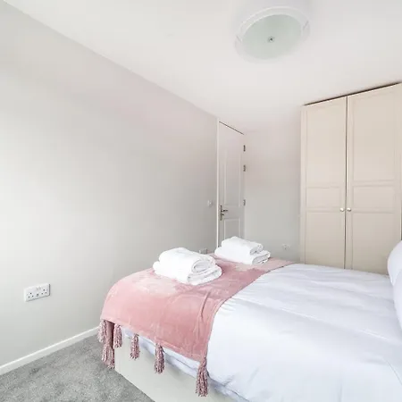 Excellent 3-bed Flat In Elephant & Castle
