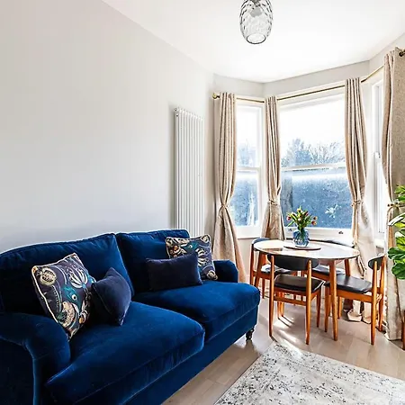 Lovely Bishops Park Flat Apartment London