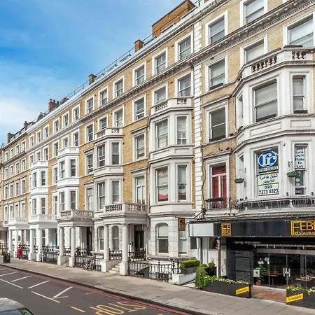 Stylish And Sleek Kensington Apartment London