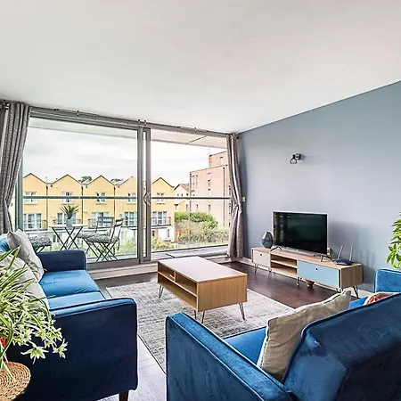 Airy 2-bedroom Flat With Balcony