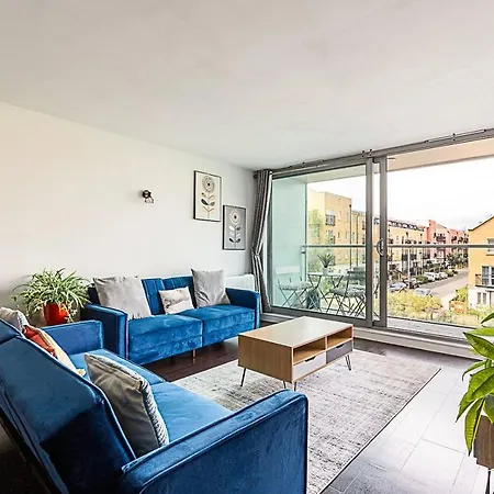 Airy 2-bedroom Flat With Balcony Apartment *