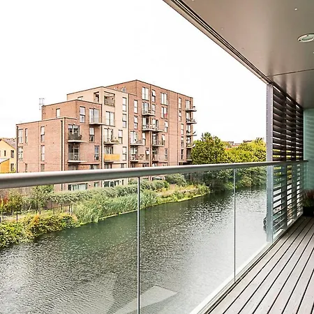 Airy 2-bedroom Flat With Balcony *