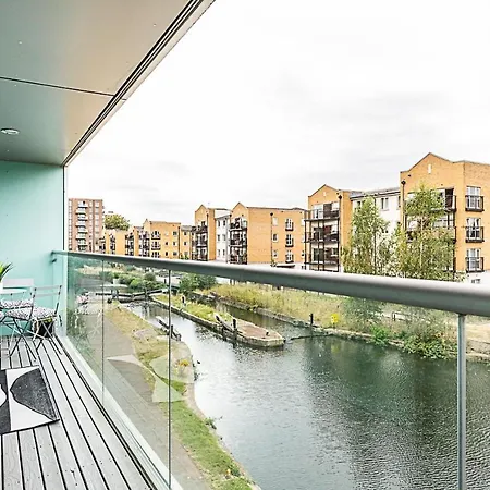 Apartment Airy 2-bedroom Flat With Balcony