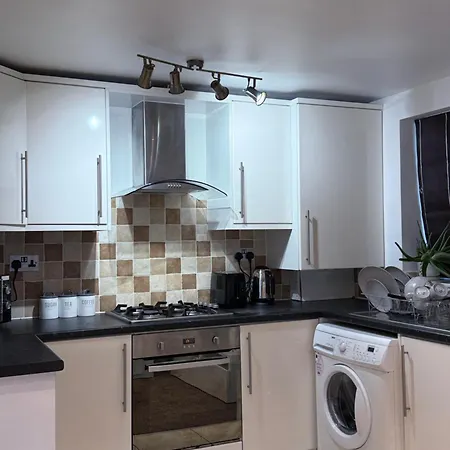 Cosy Guest Suite, West London Apartment