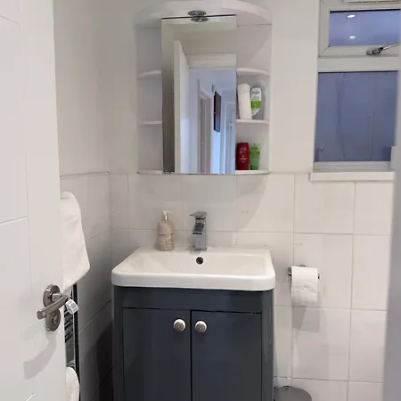 Cosy Guest Suite, West London Hounslow