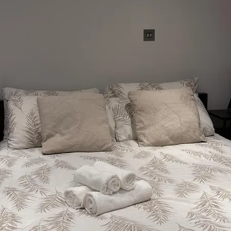 Cosy Guest Suite, West London *