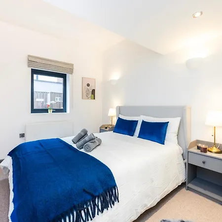 2 Bed 2 Bath Deluxe Flat In Kensington * London