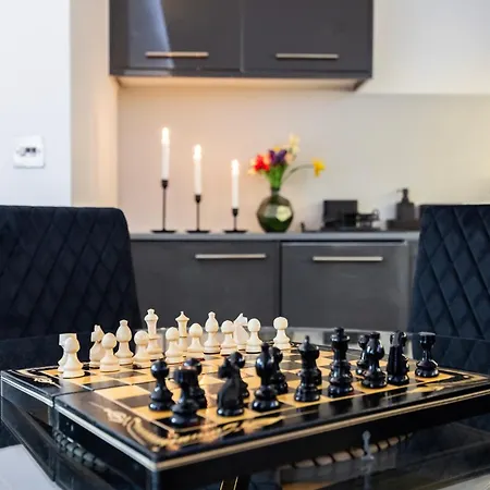 2 Bed 2 Bath Deluxe Flat In Kensington * London