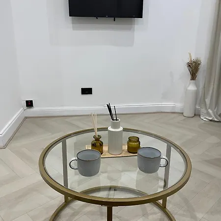 Stylish 2 Bed Luxury 10 Mins To Ldn London