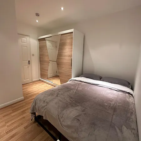 Bangkok Peaceful En-suite 30 Min London Homestay