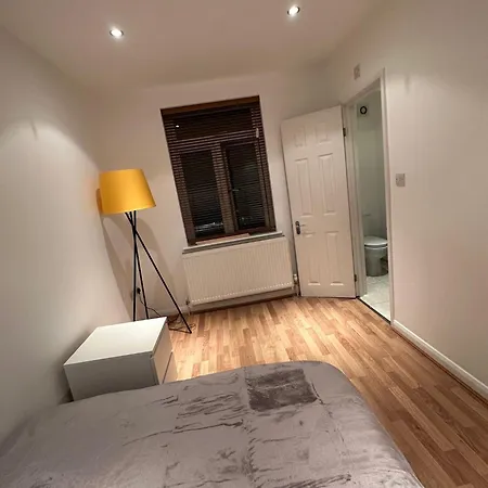 Homestay Bangkok Peaceful En-suite 30 Min London