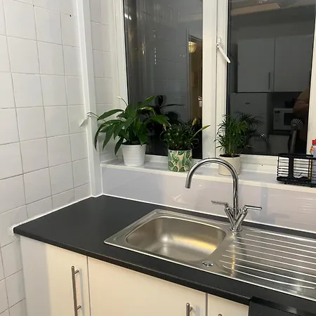 Great In Camberwell Apartment