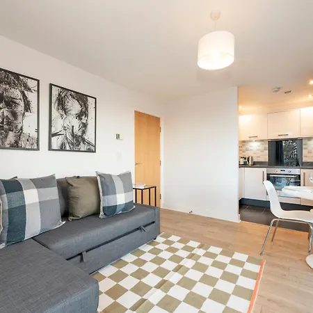 Pass The Keys Floor Flat Perfect For Families Or Travellers Apartment