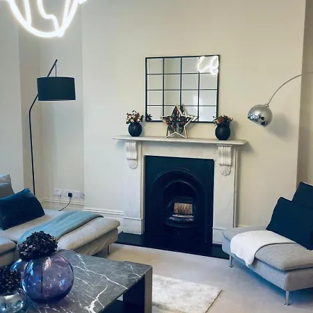 A Contemporary Flat In Chelsea Apartment