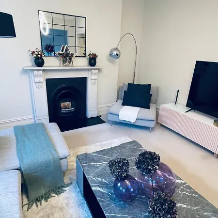 A Contemporary Flat In Chelsea Apartment London