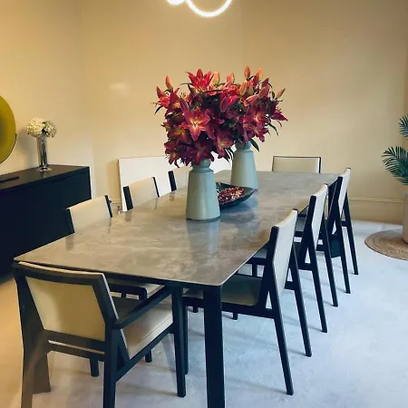 A Contemporary Flat In Chelsea *