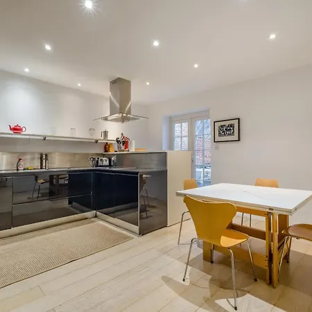 Stunning Oversized 3 Bedroom Flat In Notting Hill *