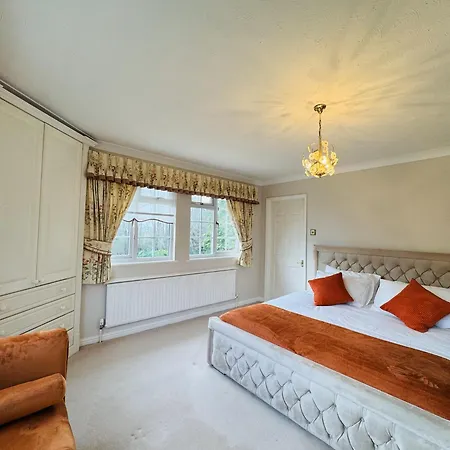 Hidden Paradise In London Villa