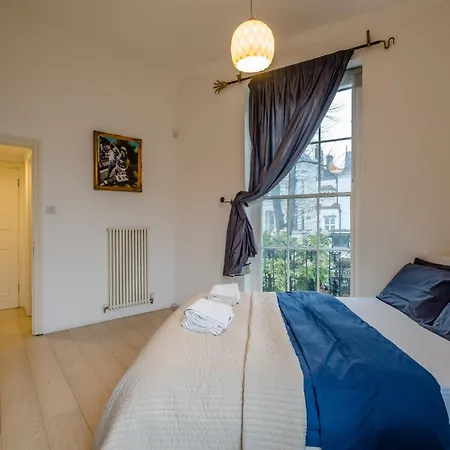 Stunning Oversized 3 Bedroom Flat In Notting Hill *