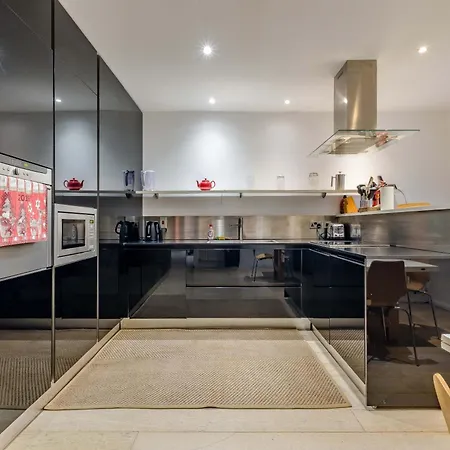 Stunning Oversized 3 Bedroom Flat In Notting Hill London
