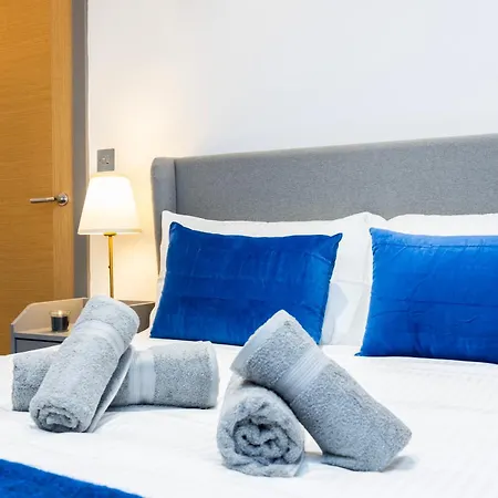 2 Bed 2 Bath Deluxe Flat In Kensington Apartment London