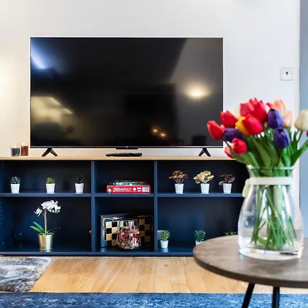 2 Bed 2 Bath Deluxe Flat In Kensington Apartment London