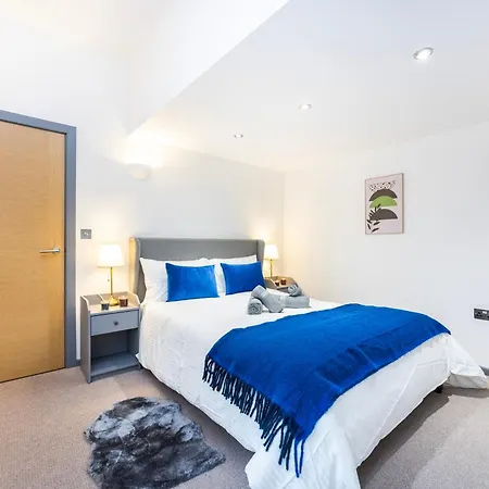 2 Bed 2 Bath Deluxe Flat In Kensington Apartment London