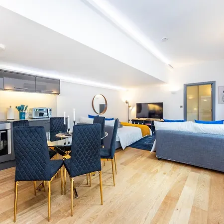 2 Bed 2 Bath Deluxe Flat In Kensington *