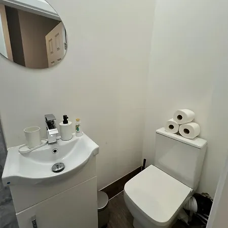 Apartment Chic With Modern Amenities