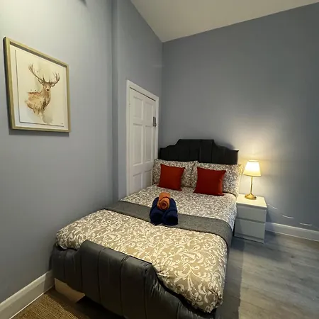 Chic With Modern Amenities London