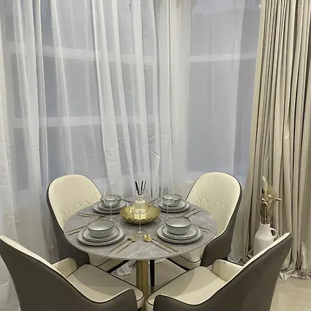 Stylish 2 Bed Luxury 10 Mins To Ldn *