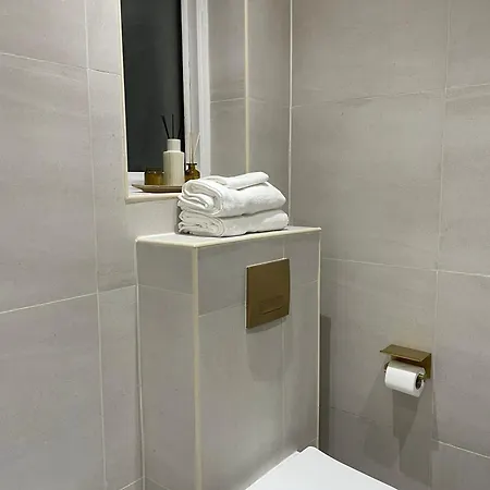Stylish 2 Bed Luxury 10 Mins To Ldn * London