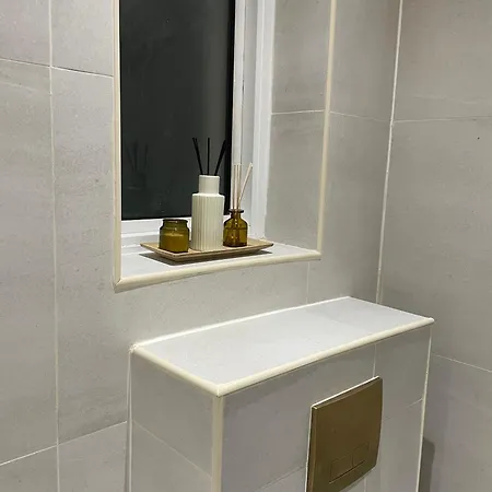 Stylish 2 Bed Luxury 10 Mins To Ldn Apartment *