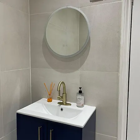 Stylish 2 Bed Luxury 10 Mins To Ldn * London