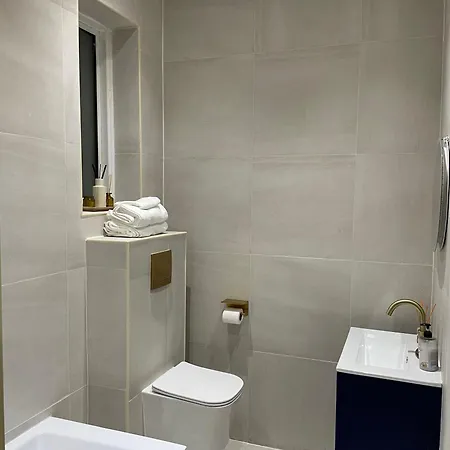Stylish 2 Bed Luxury 10 Mins To Ldn London