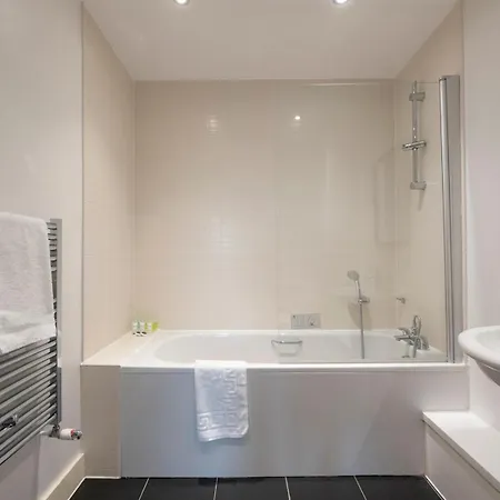 Pass The Keys Floor Flat Perfect For Families Or Travellers *