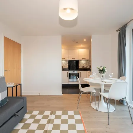 Pass The Keys Floor Flat Perfect For Families Or Travellers Apartment