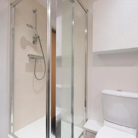 Pass The Keys Floor Flat Perfect For Families Or Travellers