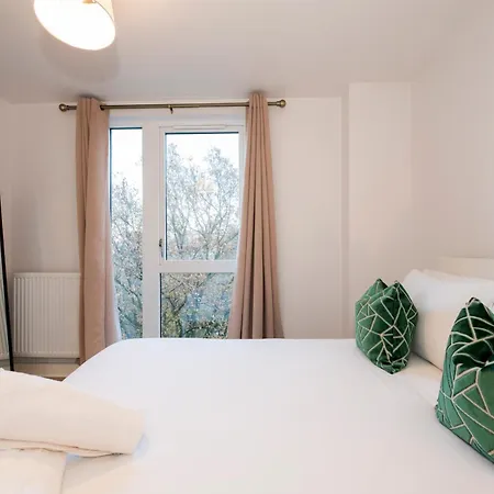 Pass The Keys Floor Flat Perfect For Families Or Travellers Apartment