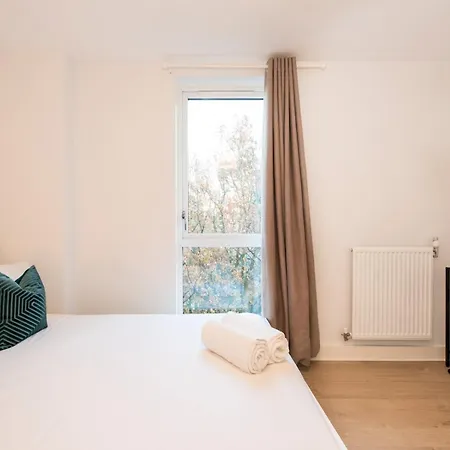 Pass The Keys Floor Flat Perfect For Families Or Travellers Edgware