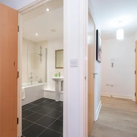 Pass The Keys Floor Flat Perfect For Families Or Travellers * Edgware