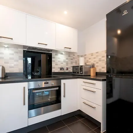 Pass The Keys Floor Flat Perfect For Families Or Travellers