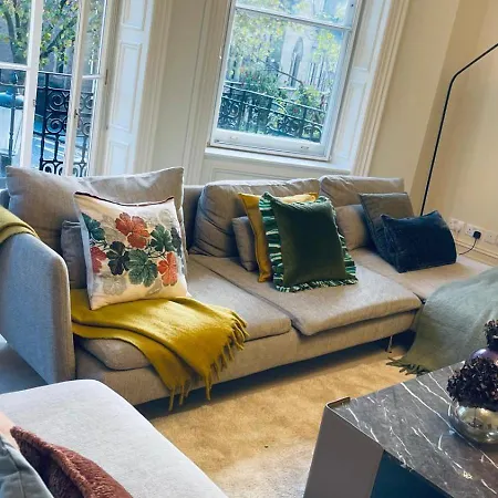 A Contemporary Flat In Chelsea